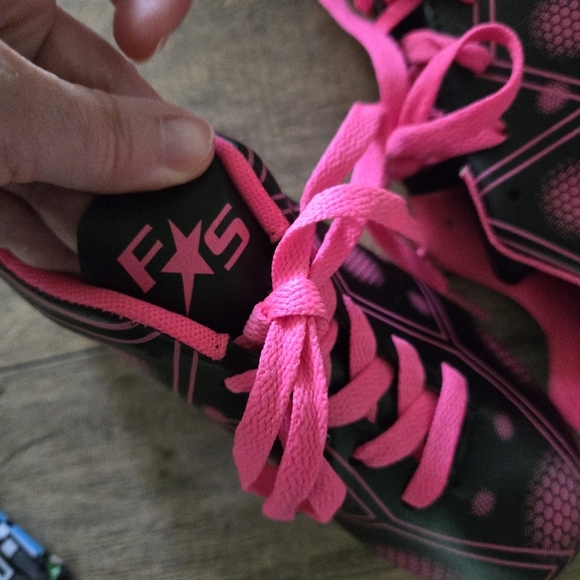 Kids Pink and Black Soccer Size 3 Cleats/Shoes - Picture 9 of 11